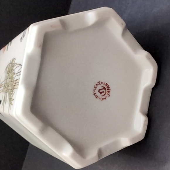 Vintage Porcelain Hexagon, Japanese Lidded Tea Caddy/Jar. - Picture 10 of 13